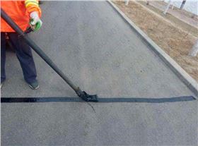 道路灌缝胶能灌缝修补路面裂缝的原因