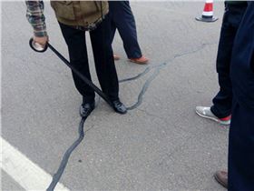 公路贴缝带已成为一种常规修补沥青路面材料