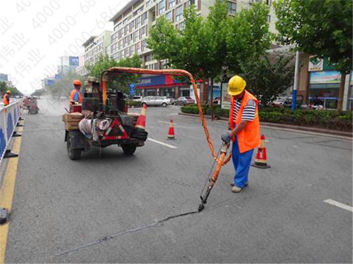 道路灌缝胶的使用注意事项