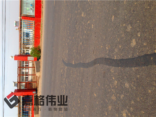 2014年辽宁路面裂缝贴缝带施工项目照片