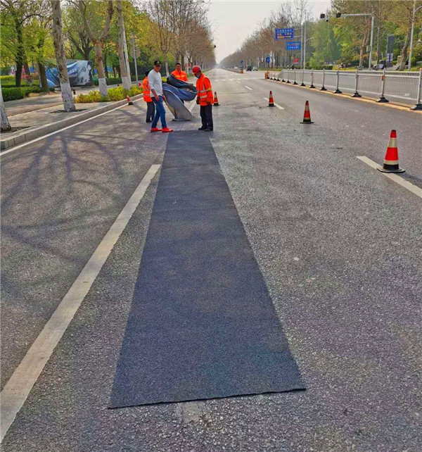 湖南省南山采用公路灌缝胶养护修补路面和灌缝作业